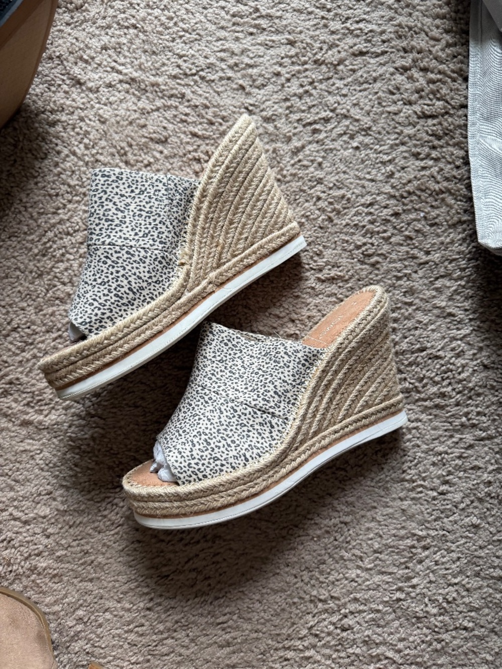 TOMS Leopard Print Espadrille Wedge Mule Sandals Women's Size 8 EUC